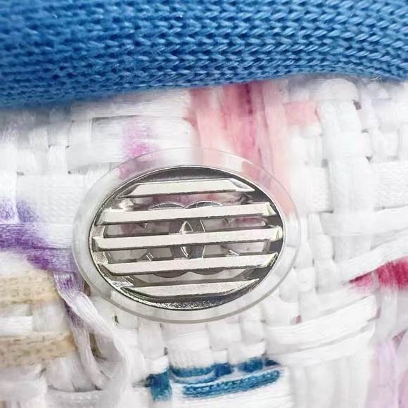 Authentic CHANEL Multicolor Nightgown with Blue Accents - Picture 4 of 7